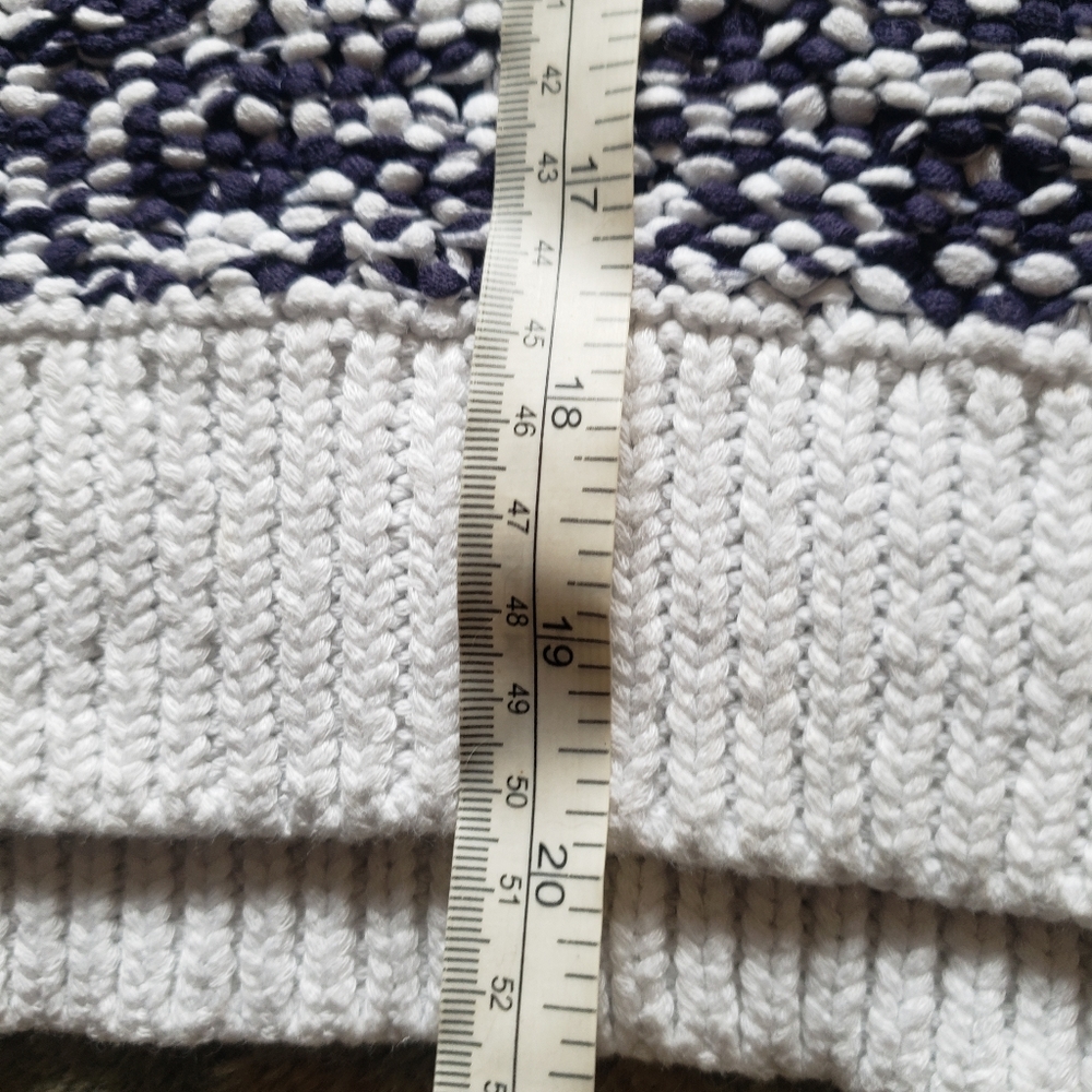 Gorgeous bright white and navy chunky Rag & Bone knit contrast hem sweater. - Picture 7 of 10